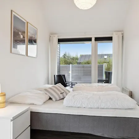 Holiday home 4 Bedroom Cozy In *