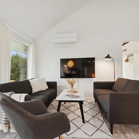 Holiday home 4 Bedroom Cozy In *
