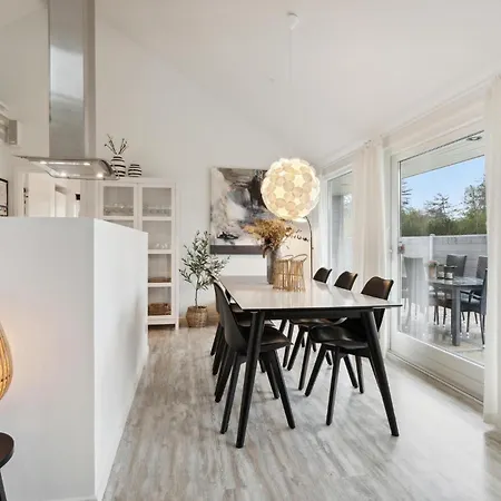4 Bedroom Cozy In Holiday home Brovst