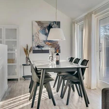 4 Bedroom Cozy In