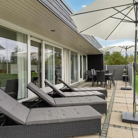4 Bedroom Cozy In Holiday home